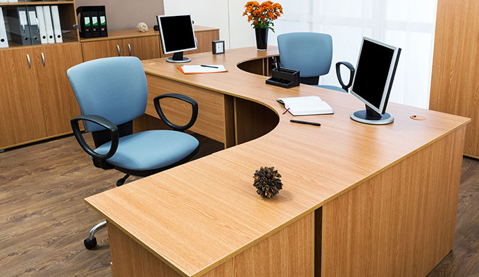Essential​ Features of CEO Desk Design
